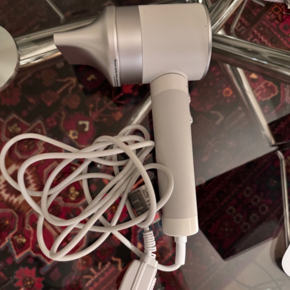 White Bath Accessories Set for a Luxurious Experience - Picture 4 of 4